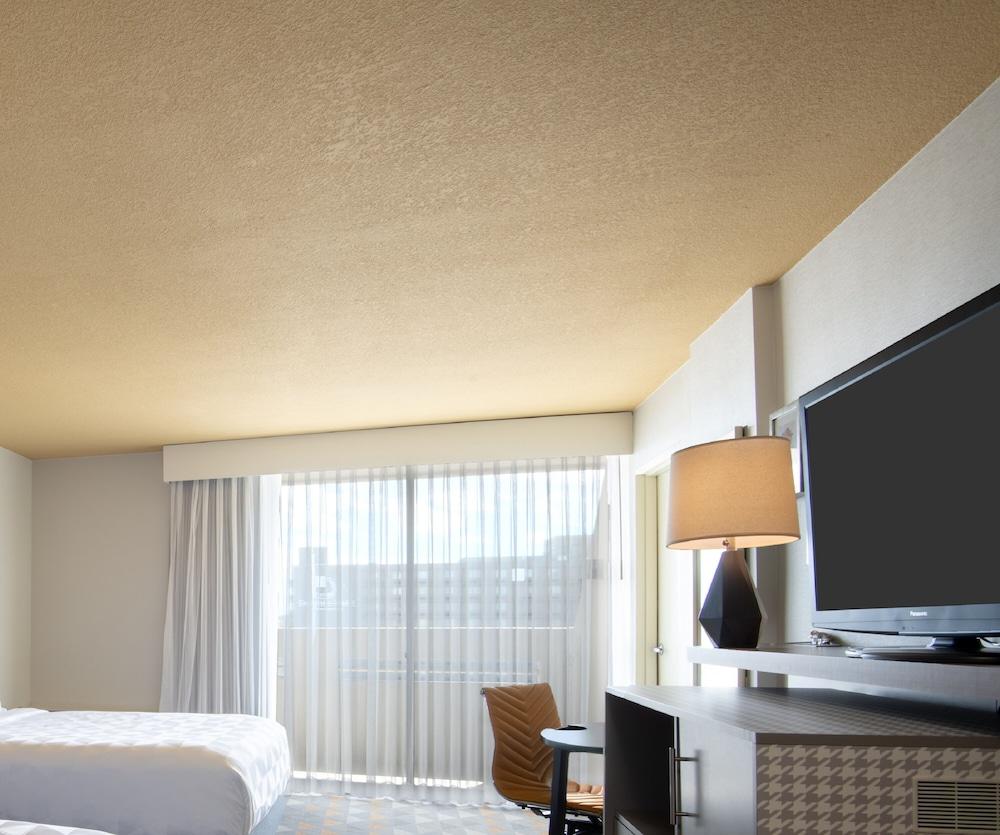 Holiday Inn Denver East By Ihg Экстерьер фото