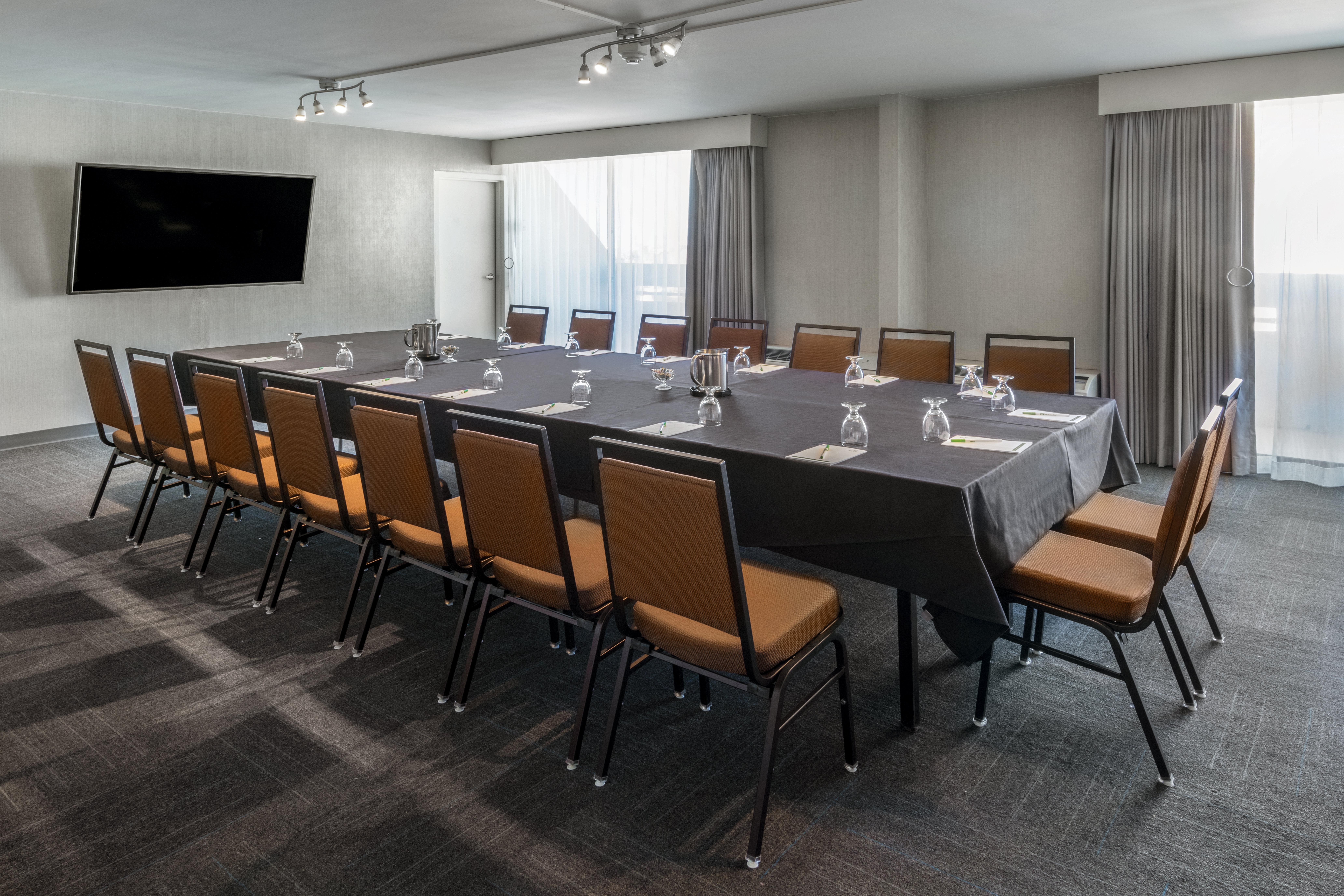 Holiday Inn Denver East By Ihg Экстерьер фото